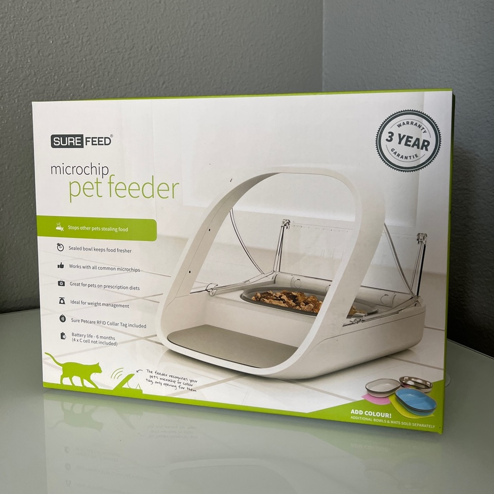 Microchip pet feeder